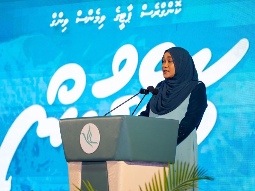 ރޯދަމަހު އަޒުމް ކަނޑައަޅަންވީ އެކަކު އަނެކަކަށް ފުރައްސާރަ ނުކުރާ ބަޔަކަށް ވުމަށް: ފަސްޓް ލޭޑީ