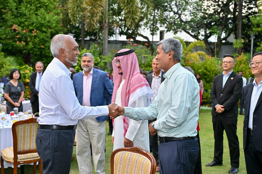 President and First Lady Host Diplomats for Iftar