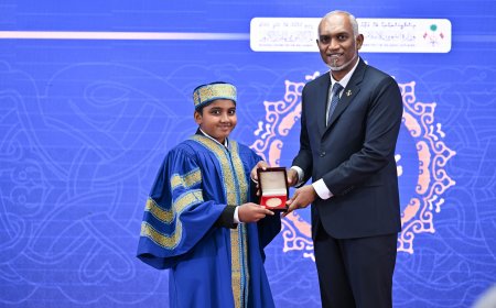 އަލަށް ދަސްވެނިވި 31 ޙާފިޡުންނަށް ރައީސުލްޖުމްހޫރިއްޔާ މެޑަލްއާއި އިނާމު ދެއްވައިފި