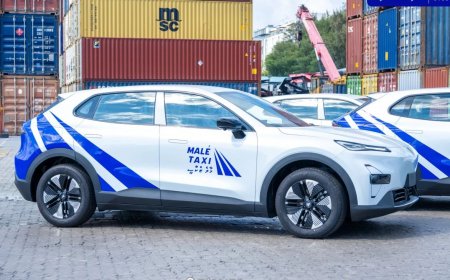 "މާލެ ޓެކްސީ" ލައިންގެ ފުރަތަމަ ބެޗްގެ ކާރުތައް ރާއްޖެ ގެނެސްފި