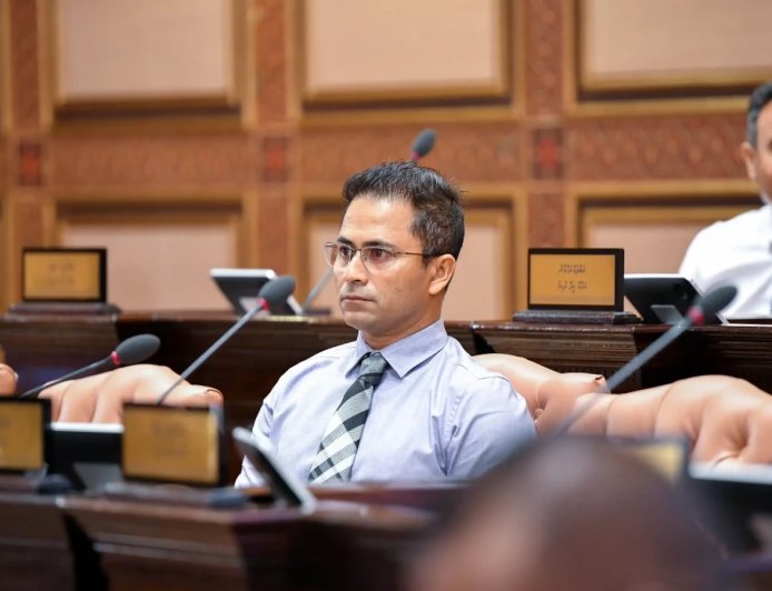 ރިޔާސީ ދައުރުގެ ކުރީކޮޅު މަޖިލީހުގެ އަޣުލަބިއްޔަތު ހޯދަންޖެހުން، ދައުލަތް ހިންގުމަށް އެޅޭ ބޮޑު ހުރަހެއް:  މެންބަރު އިއްބެ