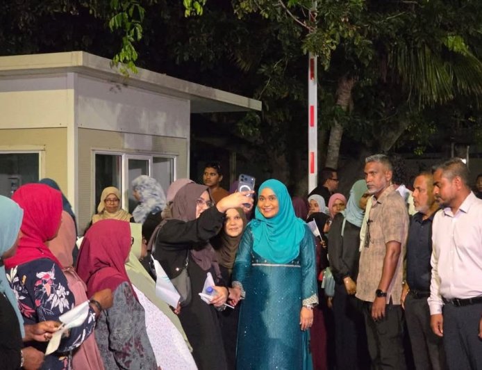 އައްޑޫ ސިޓީން ފަސްޓް ލޭޑީ ސާޖިދާއަށް ހޫނު މަރުޙަބާއެއް ދަންނަވައިފި