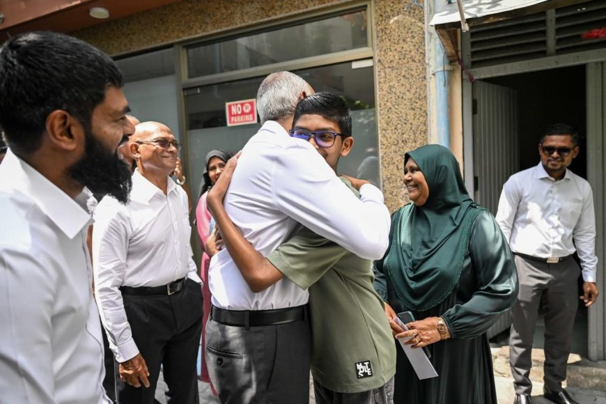 ގަލޮޅު ދެކުނުގެ "ދޮރުން ދޮރަށް" ހަރަކާތުން ރައީސްއަށް ހޫނު މަރުޙަބާއެއް