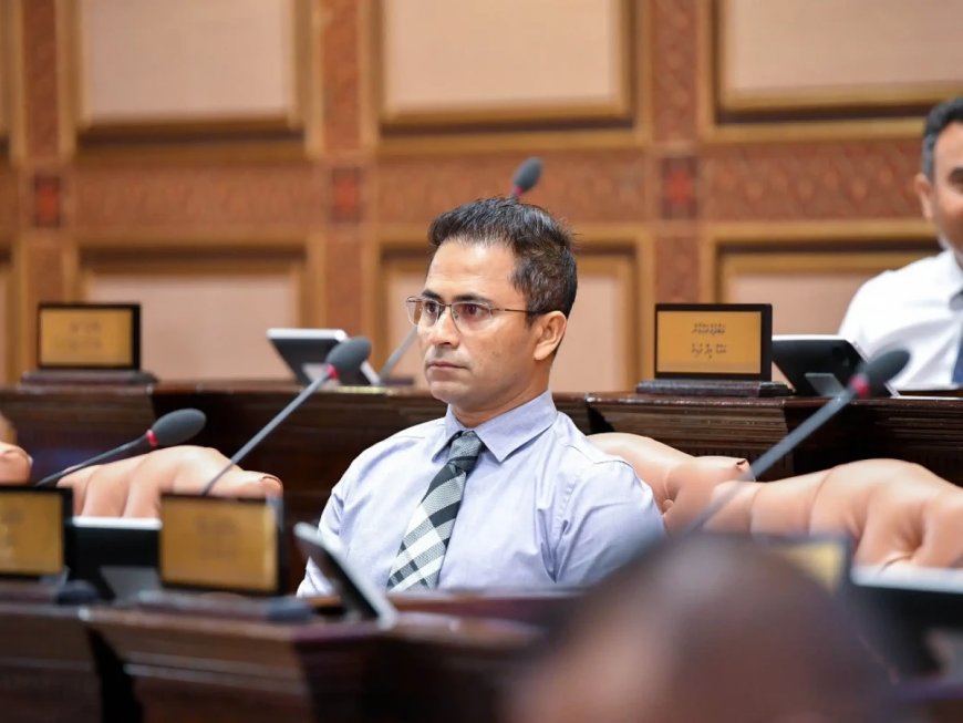 ރިޔާސީ ދައުރުގެ ކުރީކޮޅު މަޖިލީހުގެ އަޣުލަބިއްޔަތު ހޯދަންޖެހުން، ދައުލަތް ހިންގުމަށް އެޅޭ ބޮޑު ހުރަހެއް:  މެންބަރު އިއްބެ