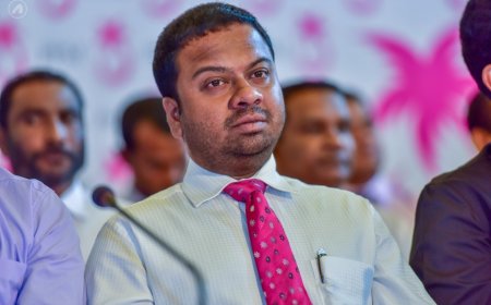 ސިޔާސީ މަގާމަކީ ހަދިޔާއެއް ނޫން، ނަތީޖާ ނުނެރެވޭނަމަ މަގާމުގައި ނުބަހައްޓާނެ: މުންދު