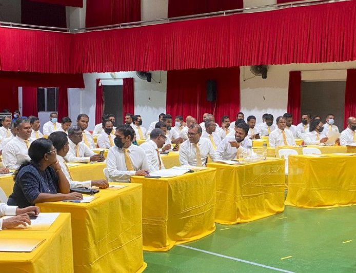 ގަޕޯ މަގާމުން ވަކިކުރަން 55 މެމްބަރުންގެ ސޮޔާއެކު ޕެޓިޝަނެއް ހުށަހަޅައިފި