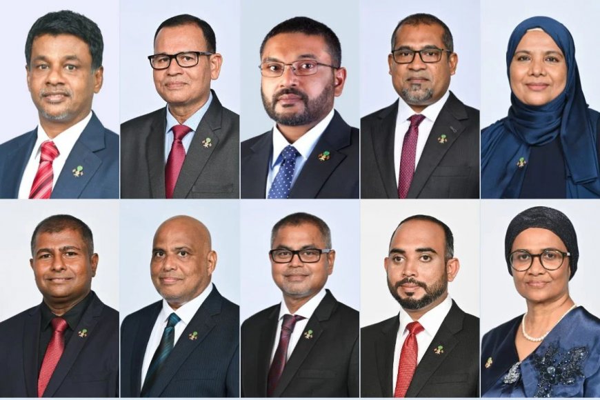 ކެބިނެޓުގެ 10 ވަޒީރަކު އިސްތިއުފާ ދެއްވައިފި