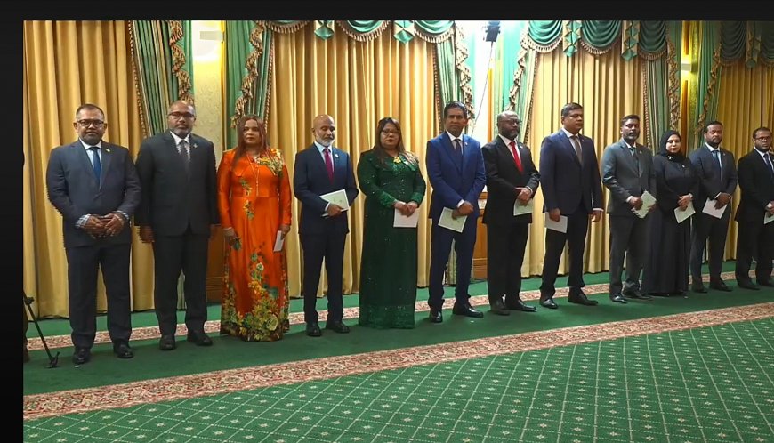 ކެބިނެޓަށް ބޮޑެތި ބަދަލުތަކެއް ގެނެސް، ވަޒީރުން މިރޭ ހުވާކުރައްވައިފި