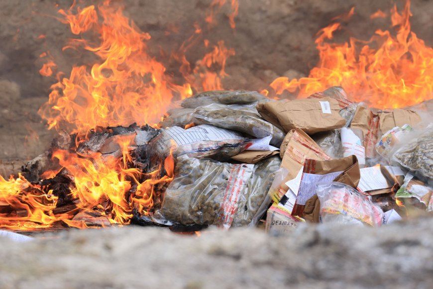 ފުލުހުންގެ ބެލުމުގެދަށުގައި ހުރި 185 ކިލޯއަށްވުރެ ގިނަ މަސްތުވާތަކެތި ނައްތާލައިފި