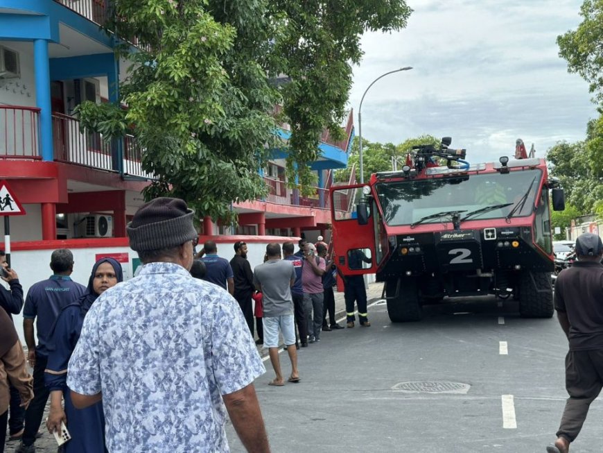އައްޑޫ ސިޓީ ފޭދޫ ސްކޫލުގެ ލައިބްރަރީގައި ރޯވެ، އަލިފާނުގެ ނުރައްކާތެރި ހާދިސާއެއް ހިނގައިފި