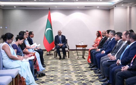 ސްރީލަންކާގެ ޤާނޫނު ހަދާ މަޖިލިހުގެ ރައީސް ރައީސުލްޖުމްހޫރިއްޔާގެ އަރިހަށް އިޙްތިރާމްގެ ޒިޔާރަތެއް ކުރައްވައިފި