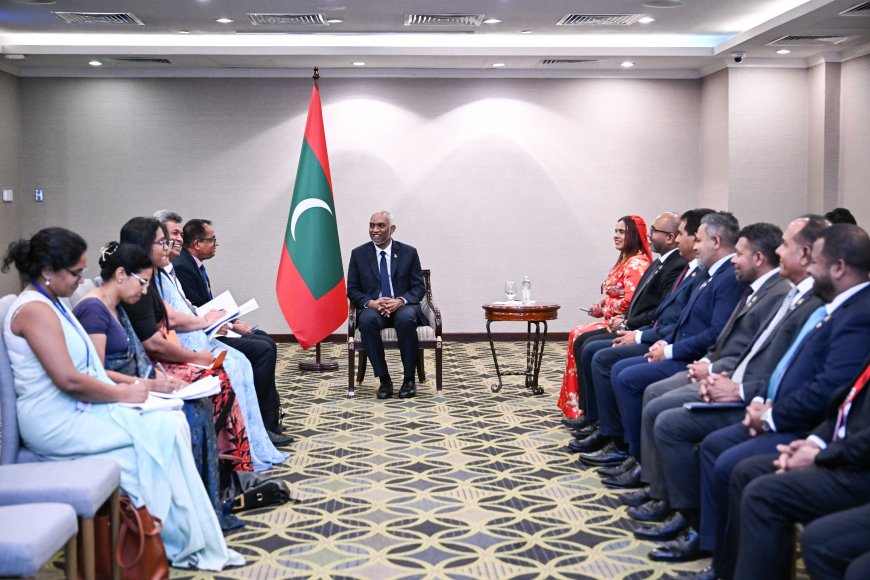 ސްރީލަންކާގެ ޤާނޫނު ހަދާ މަޖިލިހުގެ ރައީސް ރައީސުލްޖުމްހޫރިއްޔާގެ އަރިހަށް އިޙްތިރާމްގެ ޒިޔާރަތެއް ކުރައްވައިފި