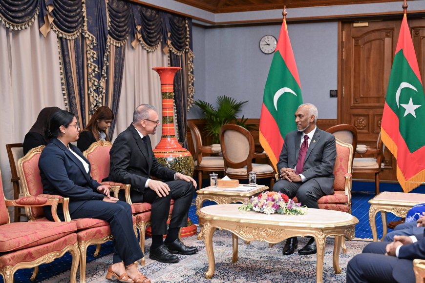 ފަރަންސޭސިވިލާތުގެ އައު ސަފީރު، އެމަނިކުފާނުގެ ސަފީރުކަމުގެ ފަތްކޮޅު ރައީސްއަށް އަރުވައިފި