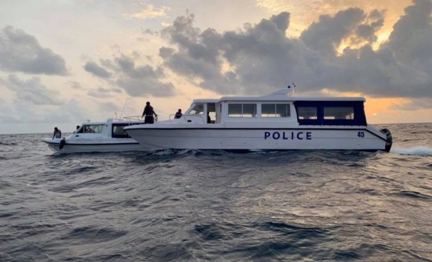ރަސްމީ ޑިއުޓީގައި ކަނޑުމަތީގައި ހަރަކާތްތެރިވި ފުލުހަކު ނިޔާވެއްޖެ