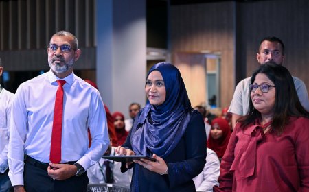 އިންދިރާގާނދީ މެމޯރިއަލް ހޮސްޕިޓަލުގެ ނޭޝަނަލް ކާޑިއެކް ސެންޓަރަށް 10އަހަރު ފުރުން ފާހަގަ ކުރުމަށް ބޭއްވި ރަސްމިއްޔާތު ރައީސުލްޖުމްހޫރިއްޔާގެ އަނބިކަނބަލުން ޝަރަފުވެރި ކޮށްދެއްވައިފި