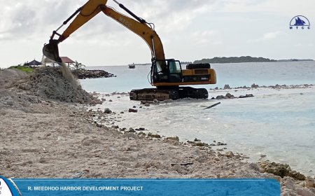 ރ. މީދޫ ބަނދަރު ތަރައްޤީ ކުރުމުގެ މަޝްރޫޢުގެ ދަށުން ފަޅު ފުންކުރުމުގެ މަސައްކަތް ކުރިއަށް!