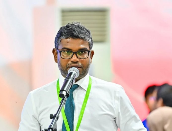 ޕާޓީ ބަދަލުކުރުމާ ގުޅިގެން  ވ. ތިނަދޫ ކައުންސިލްގެ ރައީސްގެ ގޮނޑި ހުސްވެއްޖެކަމަށް އެލްޖީއޭއިން ކަނޑައަޅައިފި