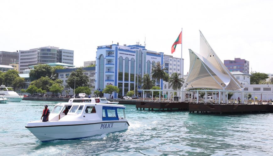 ސްނޯކްލިންގަށް ގޮސް އުޅެނިކޮށް އޮޔާދިޔަ ފަތުރުވެރިއަކު ފުލުހުން ސަލާމަތްކޮށްފި