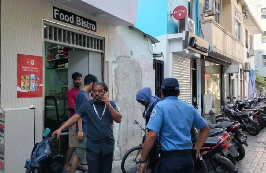 ޒިކުރާ މިސްކިތަށް ދުމާއި ވަހުގެ އަސަރުކުރާތީ "ފުޑް ބިސްޓްރޯ" ބަންދުކޮށްފި: ކައުންސިލް ފެނުމާއެކު ބިދޭސީން ދުވެ ފިލައިފި