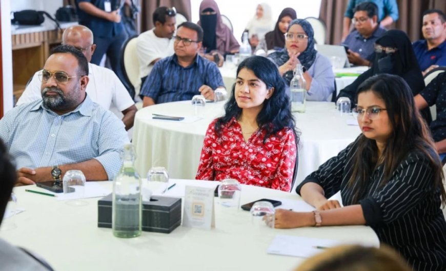 އޭއައި ބޭނުންކޮށްގެން ވިޔަފާރި ކުރިއެރުވުމަށް ބިޒްނަސް ޗޭމްބަރއިން ތަމްރީނު ޕްރޮގްރާމެއް ބާއްވައިފި