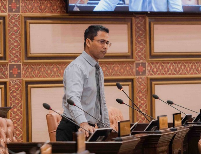 ވިތުހޯލްޑިން ޓެކްސް ބޮޑުކުރުމަކީ ދިވެހި ވިޔަފާރިތަކަށް ލިބޭނެ ރައްކާތެރިކަމެއް: މެންބަރު އިއްބެ
