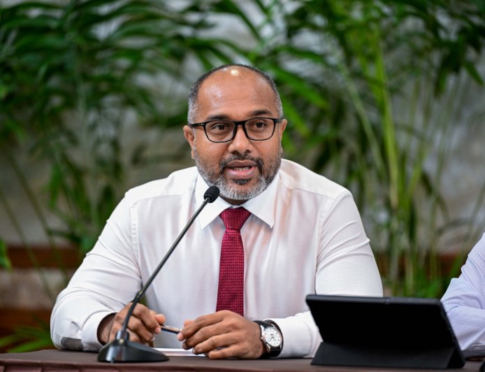 ކަޅުބާޒާރުގައި ޑޮލަރު މާރުކުރުމަކީ ޖިނާއީ ކުށެއް، ގާނޫނު ތަންފީޒުކުރަން ފަށައިފި: މިނިސްޓަރު އިޙްސާން
