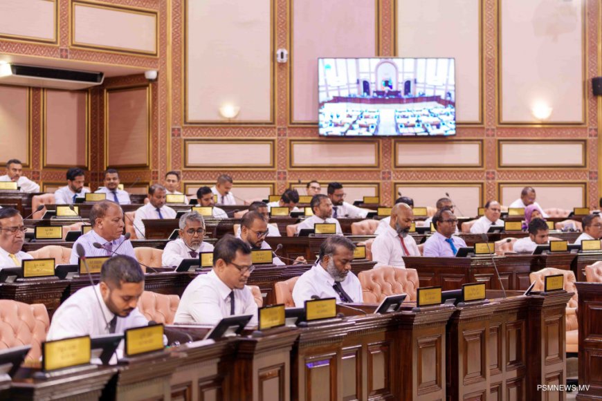 ބޭރުގެ ކޮންޓްރެކްޓަރުންގެ އަތުން ނަގާ ވިތުހޯލްޑިންގ ޓެކްސް %10އަށް ބޮޑުކުރަން މަޖިލީހުން ފާސްކޮށްފި