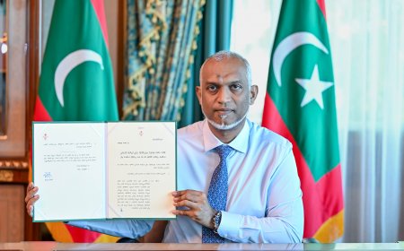 ދިވެހިރާއްޖޭގެ އިދާރީ ދާއިރާތައް ލާމަރުކަޒީ އުޞޫލުން ހިންގުމުގެ ޤާނޫނަށް 19 ވަނަ އިޞްލާޙު ގެނައުމުގެ ބިލު ރައީސުލްޖުމްހޫރިއްޔާ ތަޞްދީޤުކުރައްވައިފި