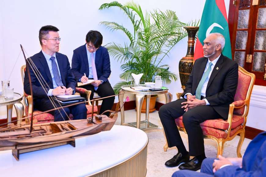 ޗައިނާގެ ކޮމިއުނިސްޓް ޕާޓީގެ ވަފުދެއް، ރައީސުލްޖުމްހޫރިއްޔާގެ އަރިހަށް އިޙްތިރާމުގެ ޒިޔާރަތެއް ކުރައްވައިފި