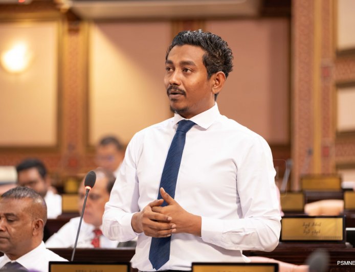 އެމްޑީޕީ ސަރުކާރުން ޓެކްސް ބޮޑުކުރީ ލޯނު ނެގުމުގެ ހުރިހާ ދޮރެއް ބަންދުވުމުން: މެންބަރު މަންޑޭ